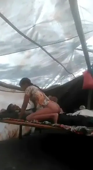 गांव की रंडी ने मोटी गांड पटकते हुए कस्टमर के लंड को जोरदार चोदा देसी सेक्स हिंदी बीएफ वीडियो — screenshot 2