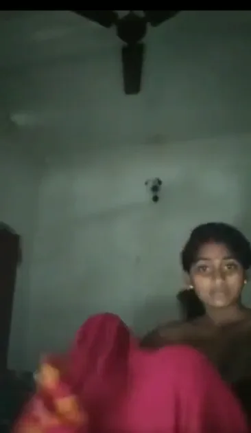उन्नीस साल की देहाती बीवी ने पूर्व प्रेमी को अपनी चिकनी चूत दिखाई और चुदाई करवाई वीडियो — screenshot 4