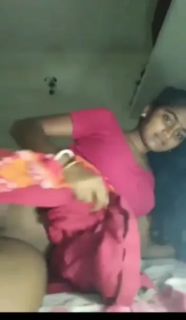 उन्नीस साल की देहाती बीवी ने पूर्व प्रेमी को अपनी चिकनी चूत दिखाई और चुदाई करवाई वीडियो — screenshot 10