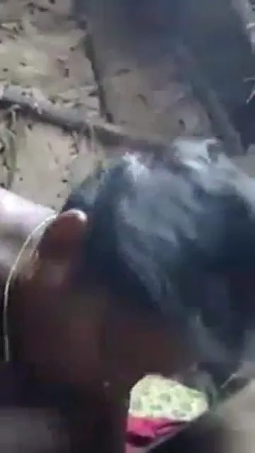 साउथ आंटी ने झोपड़े में लंड चूसा और चूत चुदवाई मल्लू बीएफ वीडियो — screenshot 2