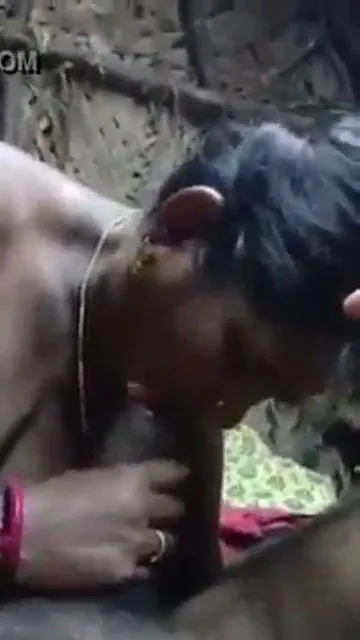 साउथ आंटी ने झोपड़े में लंड चूसा और चूत चुदवाई मल्लू बीएफ वीडियो — screenshot 3