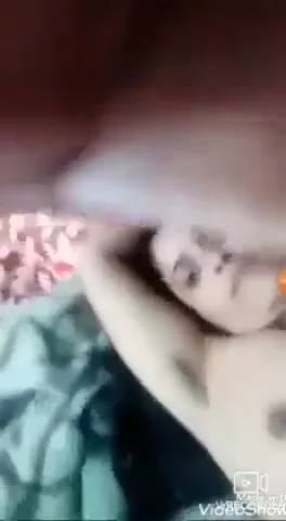 रेड सेक्सी नाइट ड्रेस में बीवी का पूरा नंगा बदन दिखाती देसी एमएमएस — screenshot 4