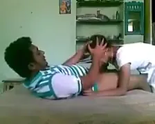 देसी गर्लफ्रेंड ने जोश से ब्लोजॉब देकर बॉयफ्रेंड की गांड चाटी हिंदी बीएफ एमएमएस — screenshot 2