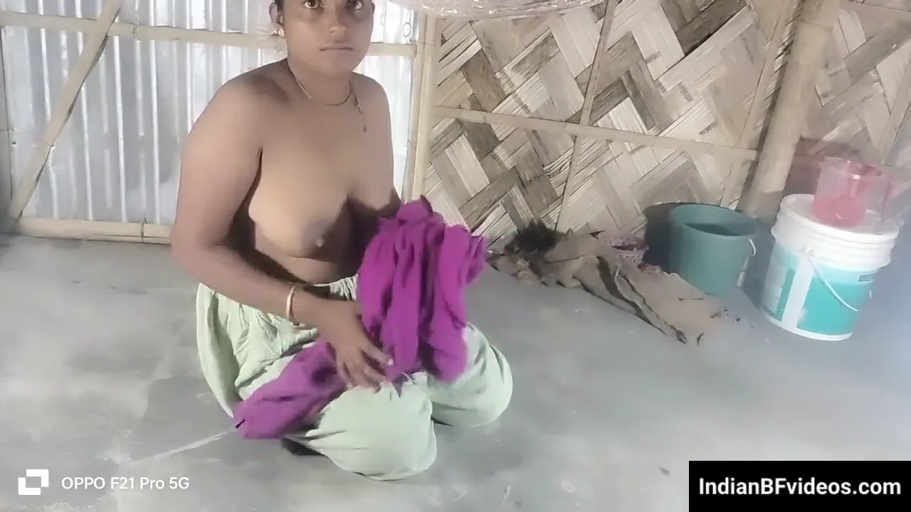 गांव के झोपड़ी में पडोसी ने रंडी भाभी को लंड चुसवाकर उसकी मोटी चूत की देसी चुदाई की हिंदी बीएफ