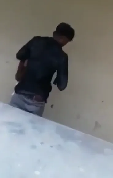 कॉलेज लड़के लड़की को सुबह सुबह चोदते हुए पकड़ा प्युन अंकल वाला देसी एमएमएस — screenshot 5