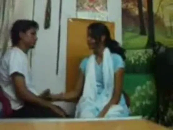 कॉलेज स्टूडेंट्स की क्लास में मस्त चूत चुदाई हिंदी ऑडियो बीएफ वीडियो — screenshot 9
