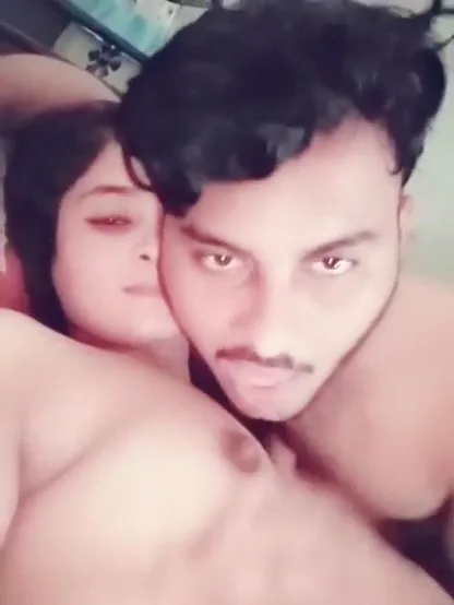 भाई के दोस्त ने जवान लड़की के बूब्स चूसकर चूत गरम की देसी बीएफ वीडियो — screenshot 3