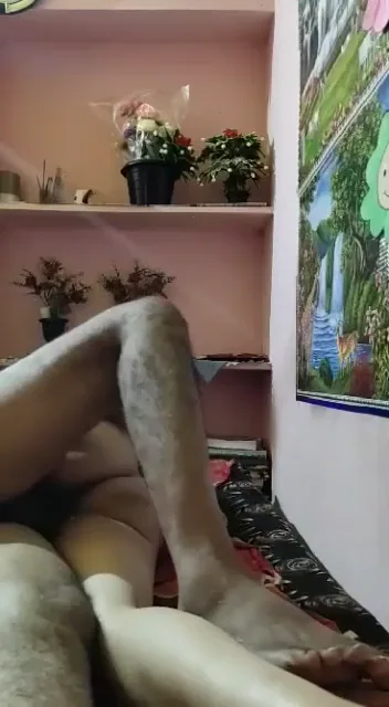 इंडियन पति पत्नी का लीक्ड होममेड देसी चूत चुदाई सेक्स वीडियो — screenshot 4