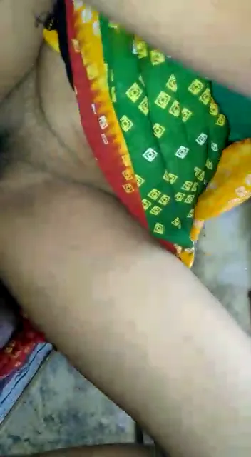 साडी वाली गूज्जू भाभी ने कंडोम वाला लंड लेकर चूत चुदाई वीडियो — screenshot 5