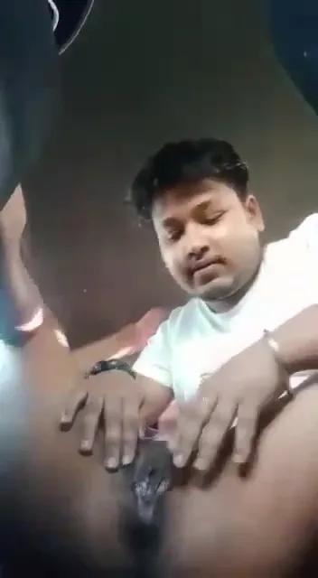 देसी आसाम की मस्त हॉट गर्ल का कार में जबरदस्त चूत चुदाई ब्लू फिल्म एमएमएस — screenshot 2