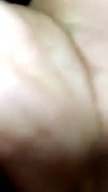 मुंह फुलाकर लेटी नाराज गर्लफ्रेंड की जोरदार चूत चुदाई वीडियो — screenshot 5