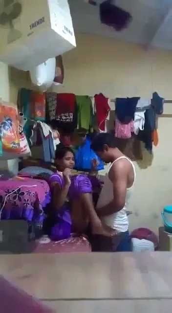 पड़ोसवाली बीवी को चुपके से घर बुलाकर जोरदार चोदा देसी चुदाई वाली ब्लू फिल्म — screenshot 3