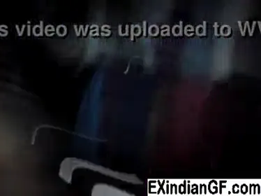 साड़ी उठाकर देसी भाभी ने अपनी गीली बुर दिखाई गांव की MMS ब्लू फिल्म — screenshot 3