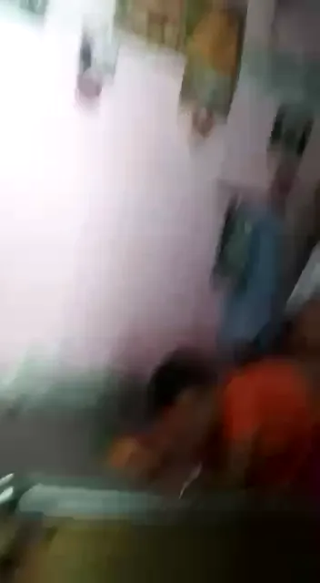 बेटे के सामने कुतिया बन गैरमर्द से चुदी देसी माँ वीडियो — screenshot 7