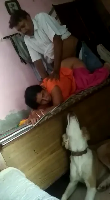बेटे के सामने कुतिया बन गैरमर्द से चुदी देसी माँ वीडियो — screenshot 8