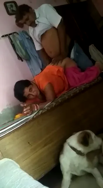 बेटे के सामने कुतिया बन गैरमर्द से चुदी देसी माँ वीडियो — screenshot 9