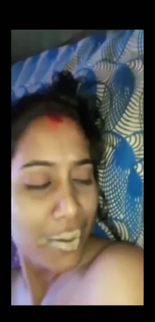 बीवी के बड़े बूब्स और चूत पर केक लगाकर चाटते हुए देसी सेक्स चुदाई वीडियो — screenshot 1