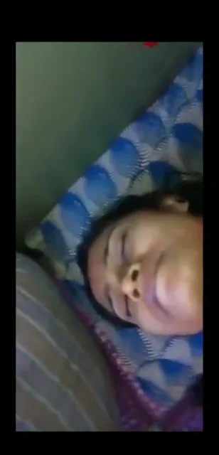 बीवी के बड़े बूब्स और चूत पर केक लगाकर चाटते हुए देसी सेक्स चुदाई वीडियो — screenshot 9