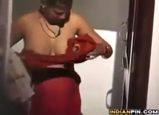 नौ महीने प्रेग्नेंट पड़ोसी औरत नंगी नहाते हुए बड़े बूब्स वाली देसी MMS वीडियो — screenshot 8