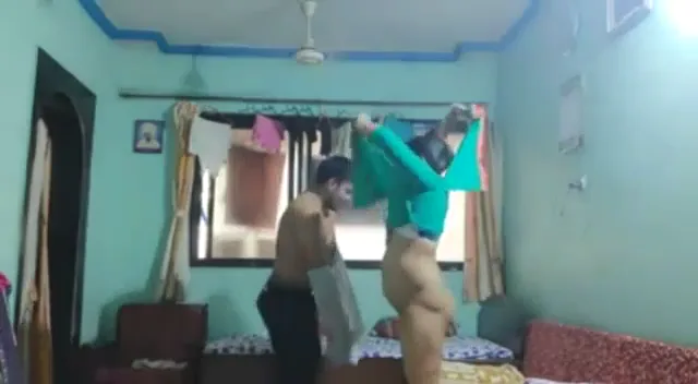 शादीशुदा औरत ने पड़ोसी यार को बुलाकर चूत चुदाई करवाई देसी वीडियो