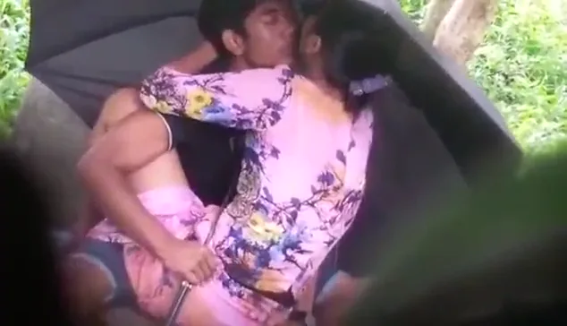 बरसात के मौसम में छाते के अंदर भाभी की देहाती चुदाई हिंदी बीएफ ब्लू फिल्म वीडियो