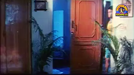 सेक्सी मल्लू आंटी के बड़े बूब्स चूसकर नौकर ने जबरदस्त चूत चुदाई की वीडियो — screenshot 1