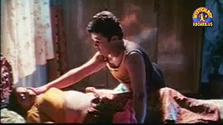 सेक्सी मल्लू आंटी के बड़े बूब्स चूसकर नौकर ने जबरदस्त चूत चुदाई की वीडियो — screenshot 3
