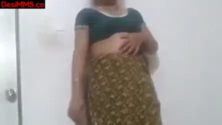 देसी आंटी का मस्त रोमांस जवान सुरेश के साथ गांड चुदाई वाली ब्लू फिल्म — screenshot 3
