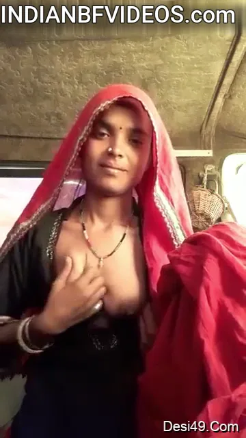 राजस्थानी देसी भाभी की प्यासी चूत में स्क्रू ड्राईवर डालकर चोदाई वाली गांव की क्लिप — screenshot 1