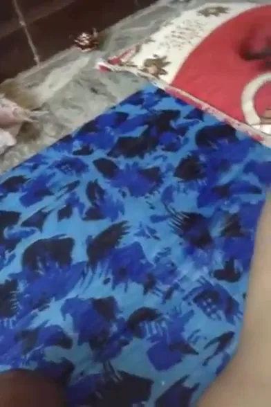 सल्ली को होटल के कमरे में नंगा करके जोर से चोदा और चूत में लंड डाला हिंदी बीएफ वीडियो — screenshot 1