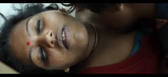 मल्लू हाउसवाइफ को लफंगा फर्श पर लिटाकर जोरदार चोदता है मल्लू बीएफ सेक्स वीडियो — screenshot 3