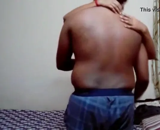 देसी रंडी के मोटे बूब्स दबाते हुए चूत चुदाई एमएमएस क्लिप वीडियो — screenshot 2
