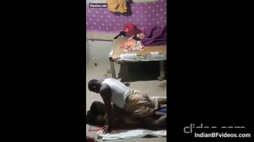 चाचा ने रात को दोनों भतीजी बहनों को चोदा स्पाई कैम में कैद देसी सेक्स वीडियो — screenshot 7