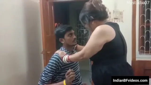 दोस्त की चुदक्कड़ माँ की बिस्तरतोड़ देहाती चुदाई हिंदी बीएफ वीडियो — screenshot 1