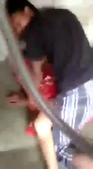 बंगाली रंडी को जोरदार चोदते हुए आउटडोर चुदाई बनाई गई वीडियो — screenshot 3