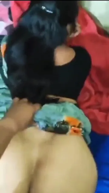 मोटी गांड वाली आंटी को चोटी पकड़कर चोदा जवान बॉयफ्रेंड ने — screenshot 1