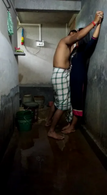बंगाली कपल का नंगा बाथरूम सेक्स रोमांस देसी बीएफ वीडियो