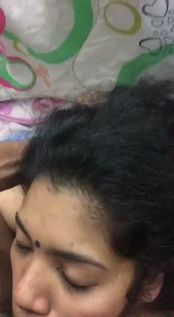 बीवी की छाती पर बैठकर मुंह चोदने का गंदा मजा देसी सेक्स वीडियो — screenshot 2