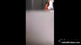 चेंजिंग रूम में लवर्स ने चुपके से सेक्स किया और चुदाई का मजा लिया — screenshot 3