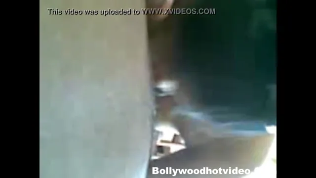 लॉलीपॉप की तरह लंड चाटकर बॉयफ्रेंड को खुश करती देसी गर्ल की चूसने वाली बीएफ — screenshot 6