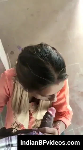 मॉल की सफाई वाली भाभी को गार्ड ने टेरेस पर लेजाकर लंड चूसाया देसी बीएफ सेक्स वीडियो — screenshot 1