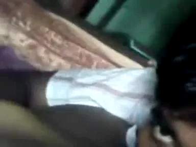 सलवार चड्डी खिसकाकर गर्लफ्रेंड चूत चुदाई के लिए तैयार देसी एमएमएस वीडियो — screenshot 5