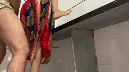 स्वाति भाभी की किचन में खड़े खड़े मोटा लंड लेकर देसी चुदाई हिंदी बीएफ वीडियो — screenshot 3