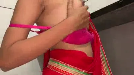 स्वाति भाभी की किचन में खड़े खड़े मोटा लंड लेकर देसी चुदाई हिंदी बीएफ वीडियो — screenshot 8
