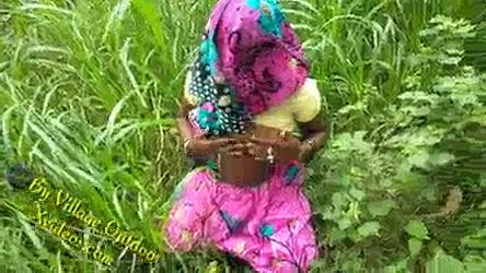 पोदीने की खेती में साली संग जीजा की देहाती चुदाई वीडियो — screenshot 2
