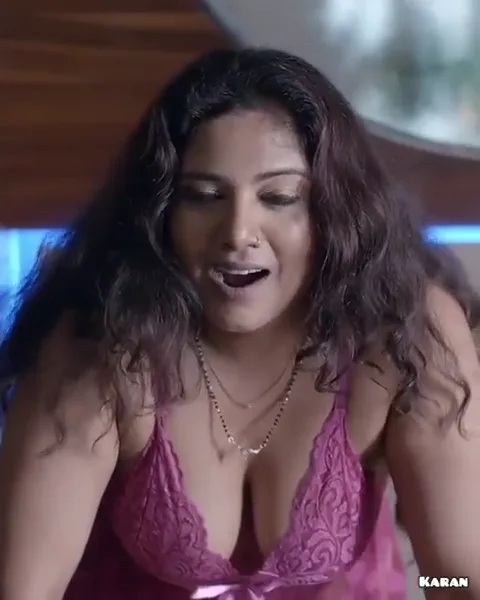 सेक्सी मेमसाहब ने पेंटी उतारकर नंदू नौकर से अपनी गांड चटवाई देसी आंटी चुदाई वीडियो — screenshot 5