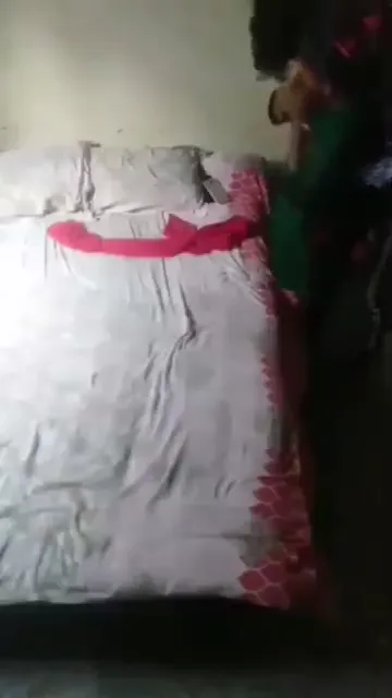 घर आई गर्लफ्रेंड के कपड़े उतारकर जोर से चोदने वाली देसी बॉयफ्रेंड सेक्स एमएमएस — screenshot 2