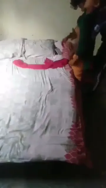 घर आई गर्लफ्रेंड के कपड़े उतारकर जोर से चोदने वाली देसी बॉयफ्रेंड सेक्स एमएमएस — screenshot 3