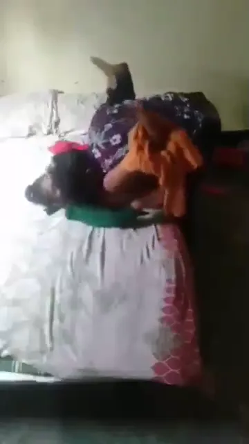 घर आई गर्लफ्रेंड के कपड़े उतारकर जोर से चोदने वाली देसी बॉयफ्रेंड सेक्स एमएमएस — screenshot 6