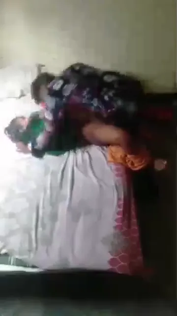 घर आई गर्लफ्रेंड के कपड़े उतारकर जोर से चोदने वाली देसी बॉयफ्रेंड सेक्स एमएमएस — screenshot 7